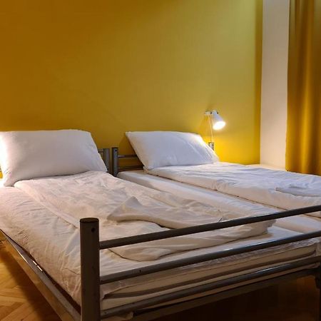 Sleep Inn Hostel Букурещ Екстериор снимка