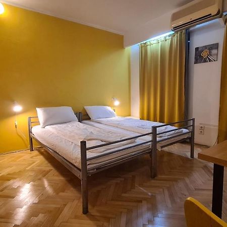 Sleep Inn Hostel Букурещ Екстериор снимка