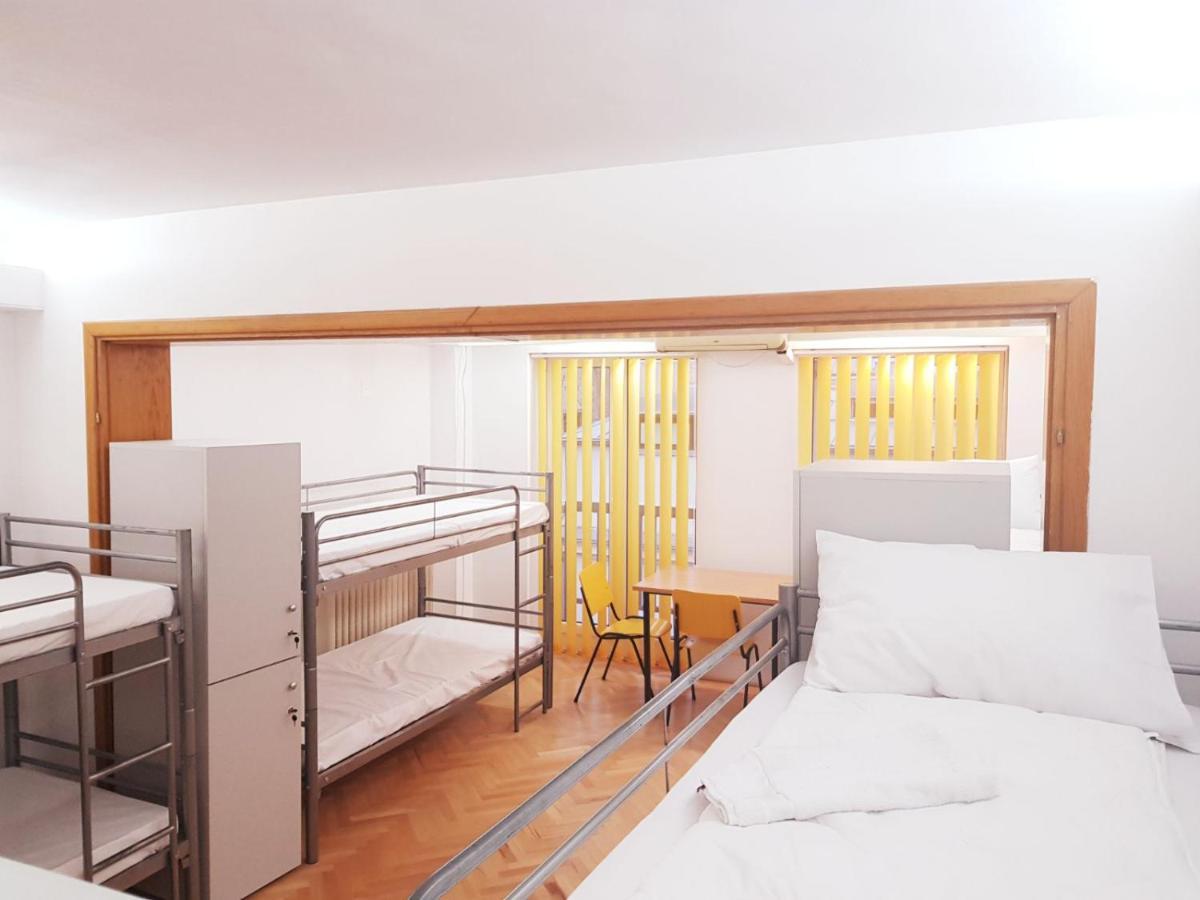 Sleep Inn Hostel Букурещ Екстериор снимка