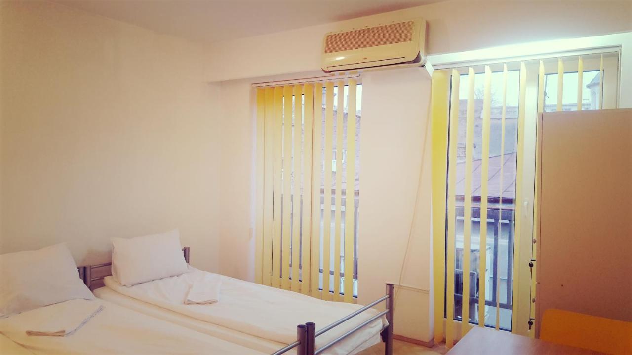 Sleep Inn Hostel Букурещ Екстериор снимка