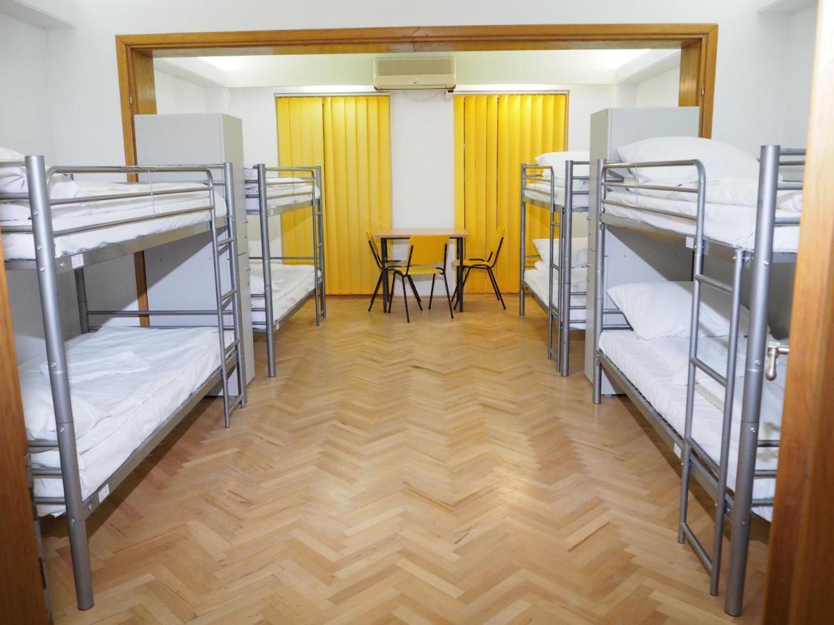 Sleep Inn Hostel Букурещ Екстериор снимка