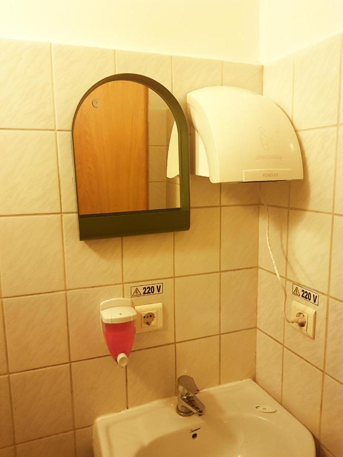 Sleep Inn Hostel Букурещ Екстериор снимка